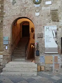 Entrée du musée archéologique.