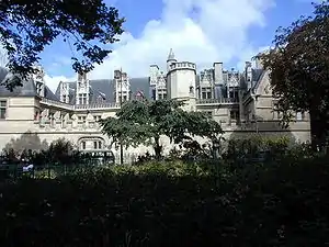 Hôtel de Cluny à Paris, reconstruit par Jacques d'Amboise au début du XVIe siècle.