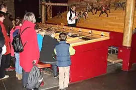 Course de chevaux par jeu de boules.