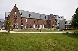 Vue de l'arrière du musée, depuis le parc.