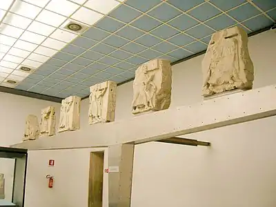 Ensemble des métopes conservées du second temple de l'Héraion du Sele, v. 500. Paestum