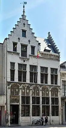 Façade gothique du musée Mayer van den Bergh