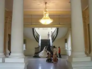 Le hall d'entrée (2009)