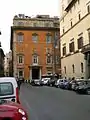 Façade du palais donnant sur la place des Santi Apostoli.