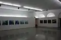 Une salle d'exposition.