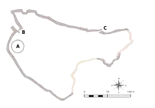 plan de la citadelle. Deux couleurs permettent de différencier les tracés subsistants et présumés des murs.