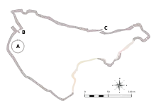 plan de la citadelle. Deux couleurs permettent de différencier les tracés subsistants et présumés des murs