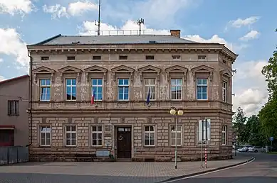 Place Jindřich Šimek : hôtel de ville.