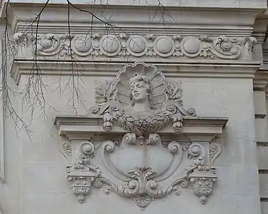 Façade de la galerie Jules Salles, Nîmes.