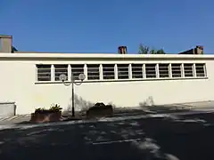 Un bâtiment en béton armé.