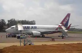 Arrivée du vol inaugural Jakarta–Lubuklinggau de NAM Air à l’aéroport de Silampari en mai 2015.