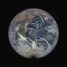 Photo de la Terre durant l'éclipse depuis le satellite DSCOVR.