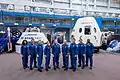 Les astronautes sélectionnés pour les premières missions du Commercial crew program devant leur capsule lors de leur assignation en août 2018.