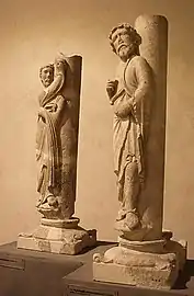 Statues colonnes du cloître.