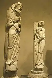 Statues colonnes du cloître.