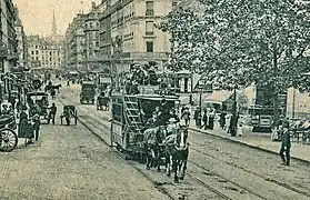 Tramway hippomobile tracté par trois chevaux, rue Monge.