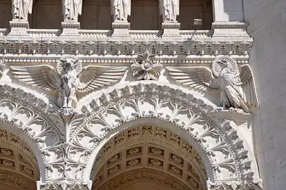 Détail de la façade de la basilique de Fourvière.