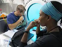 L'Américaine Jeanette Epps et Thomas Pesquet participant à des tests lors d'une expédition NEEMO de la NASA.