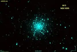 M13 en infrarouge par le relevé Wide-field Infrared Survey Explorer (WISE).