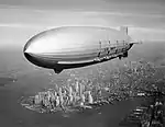 leUSS Maconau-dessus de New York en 1933