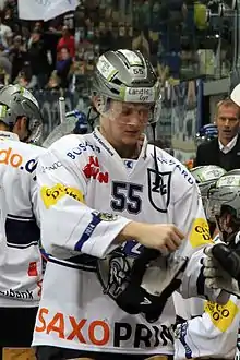 Photographie couleur d'un joueur de hockey sur glace