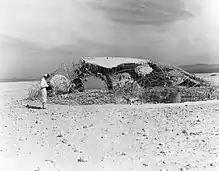 abri en béton armé détruit par le souffle d'une explosion nucléaire.