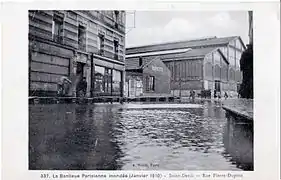 L'inondation dans le centre-ville pendant la crue de la Seine de 1910...