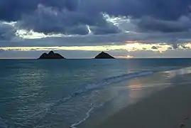 Vue depuis la plage de Lanikai à l'aube