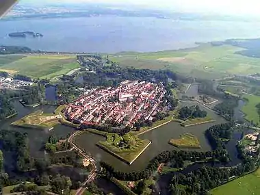 La ville fortifiée de Naarden aux Pays-Bas, bien conservée.
