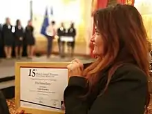 Nadia Remadna, lauréate du Prix du Grand Jury, au 15ème Prix Grand Témoin 2017 de la France Mutualiste, pour son action et son témoignage "Comment j'ai sauvé mes enfants".