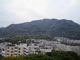 Vue du mont Nagamine depuis l'université de Kobe.