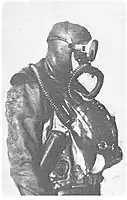 Nageur de combat français équipé d'un appareil respiratoire à circuit fermé Oxygers 57 (1957).