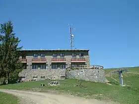 Maison du tourisme sur la montagne.