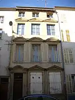 Façade d'un immeuble, au no 11 de la rue.