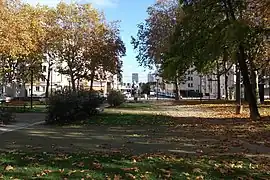 Le même axe depuis la place de la Croix-de-Bourgogne.