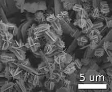 Vue de nanoparticules d'oxyde de vanadium(IV) au microscope électronique.
