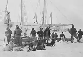 Photographie représentant Nansen et Johansen sur le point de quitter le Fram