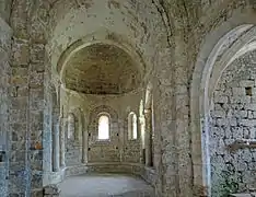 Le chœur et la chapelle latérale