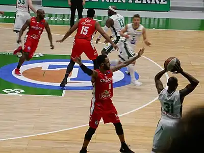 Jérémy Nzeulie en 2017 durant le match de Pro A, Nanterre contre Chalon-sur-Saône.