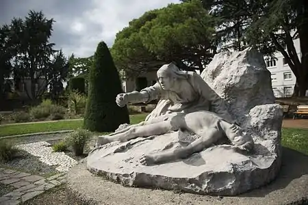 L'Épave, sculpture de Paul Auban dans le square Maurice-Schwob.