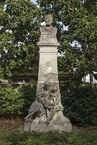 Monument à Jules Verne (1910) jardin des plantes de Nantes. Le buste de Jules Verne (1945) est de Jean Mazuet.