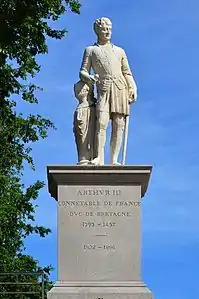 Statue d'Arthur III de Bretagne