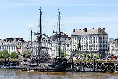 Le Galeón Andalucía en escale au quai de la Fosse