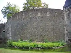 Mur construit après l'explosion de 1800.