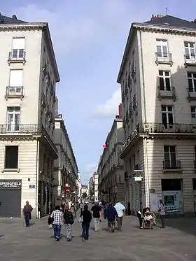 Rue d'Orléans, vue de la place Royale