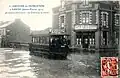 Tramway Mékarski lors des inondations de 1910 à Nantes, boulevard Sébastopol (actuel boulevard de Stalingrad).