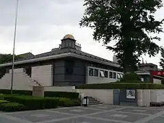 Bâtiment moderne du musée.