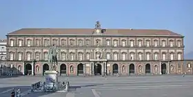 Le palais royal, à Naples.