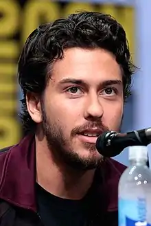 Nat Wolff interprète Teddy.