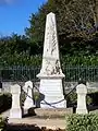 Le monument aux morts près de l'église Saint-Pierre (oct. 2012)